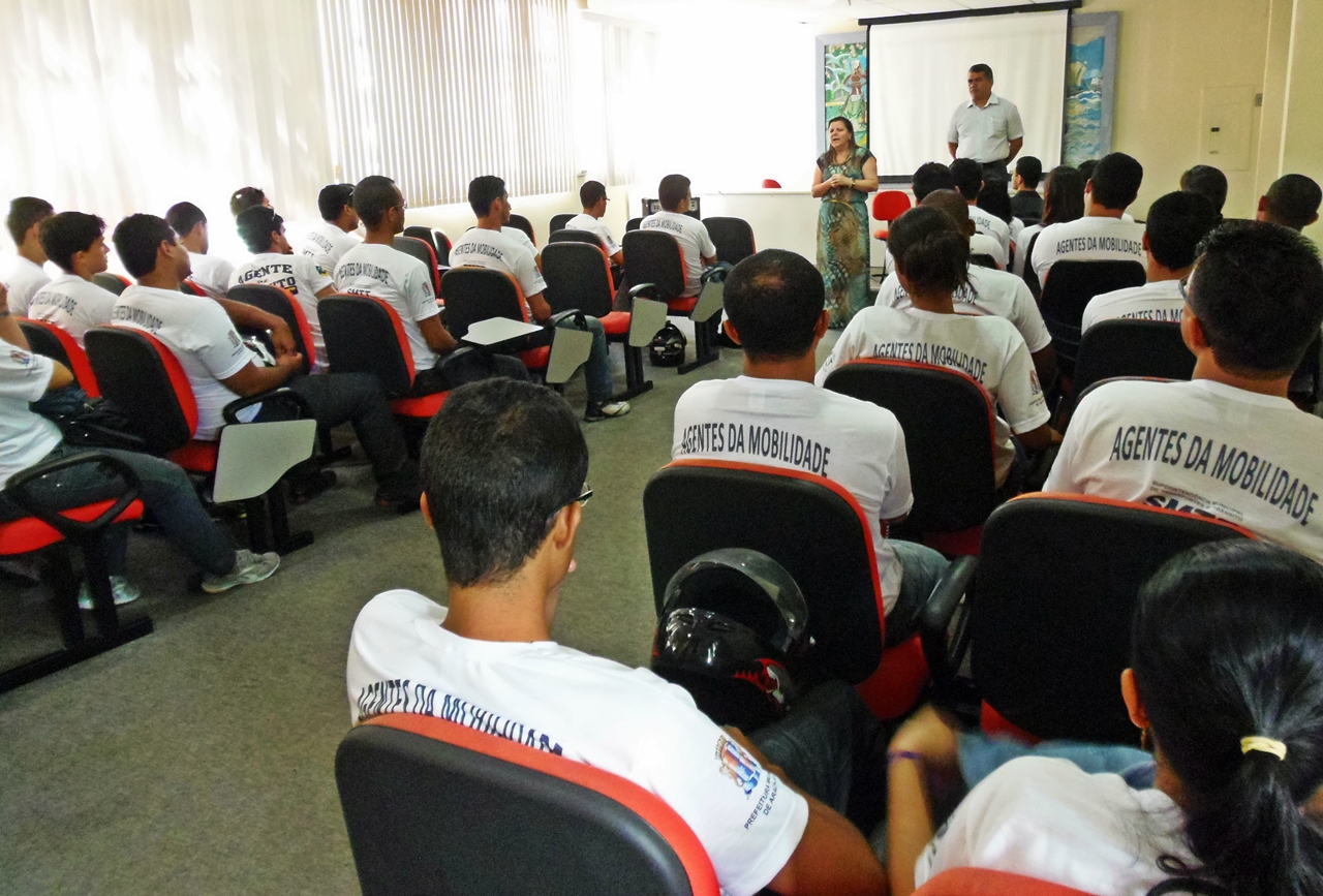 Secretária da Defesa Social e Superintendente de Trânsito dialogam com novos agentes - SMTT Aracaju